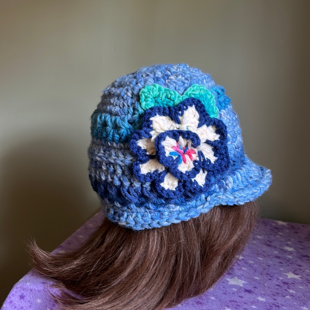 Crochet flower newsboy hat medium soft acrylic yarn new